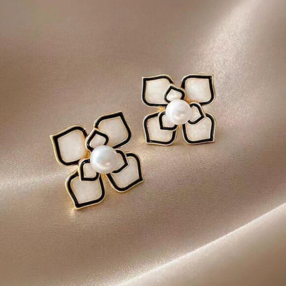 Black and White Women's Faux Pearl & Flower Design Drop Earring - Picture 2 of 4